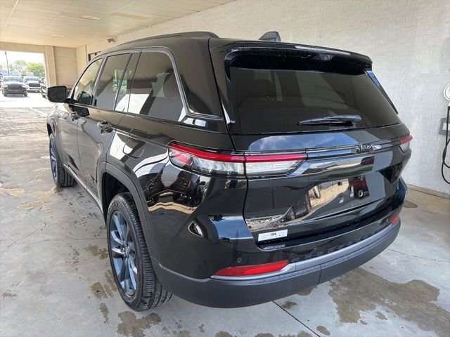 New 2026 Diamond Black Crystal Pearl-Coat Exterior Paint Jeep 85th Anniversary Edition image 3