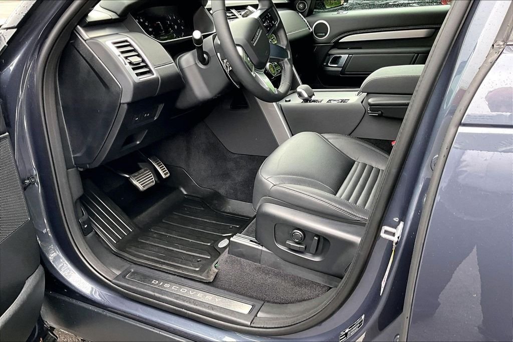 Used 2025 Blue Land Rover Dynamic SE image 27
