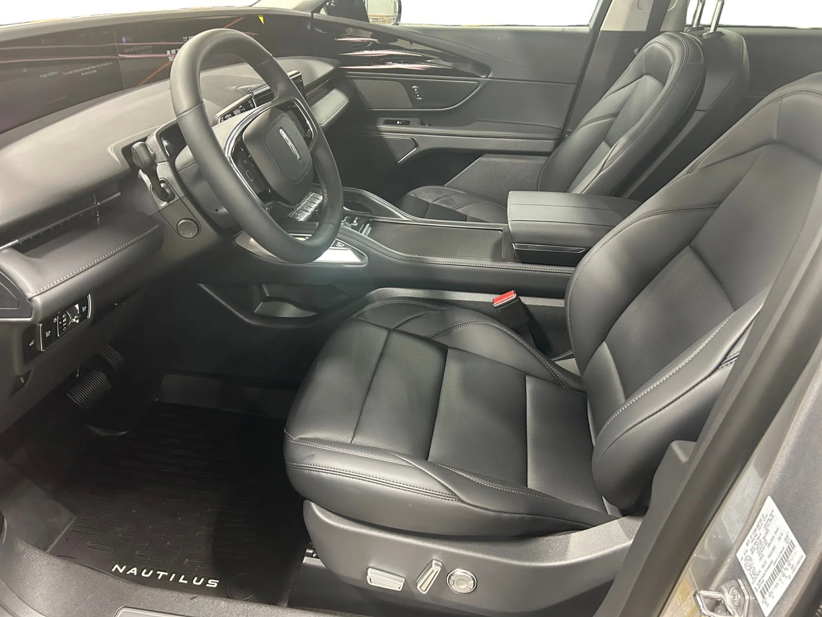 New 2026 Silver Radiance Metallic Clearcoat Lincoln Premiere image 14