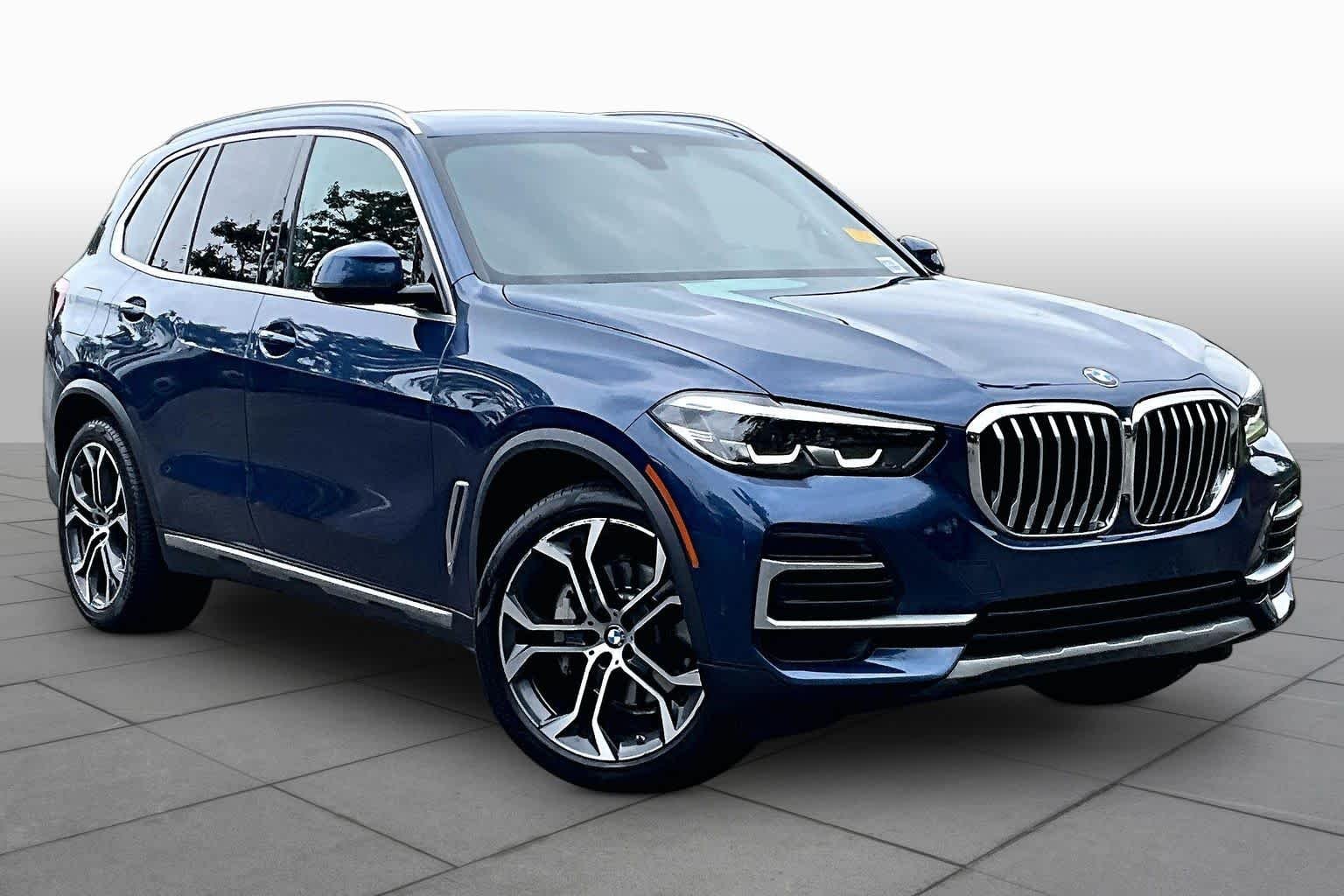 Used 2023 Phytonic Blue Metallic BMW xDrive40i image 3
