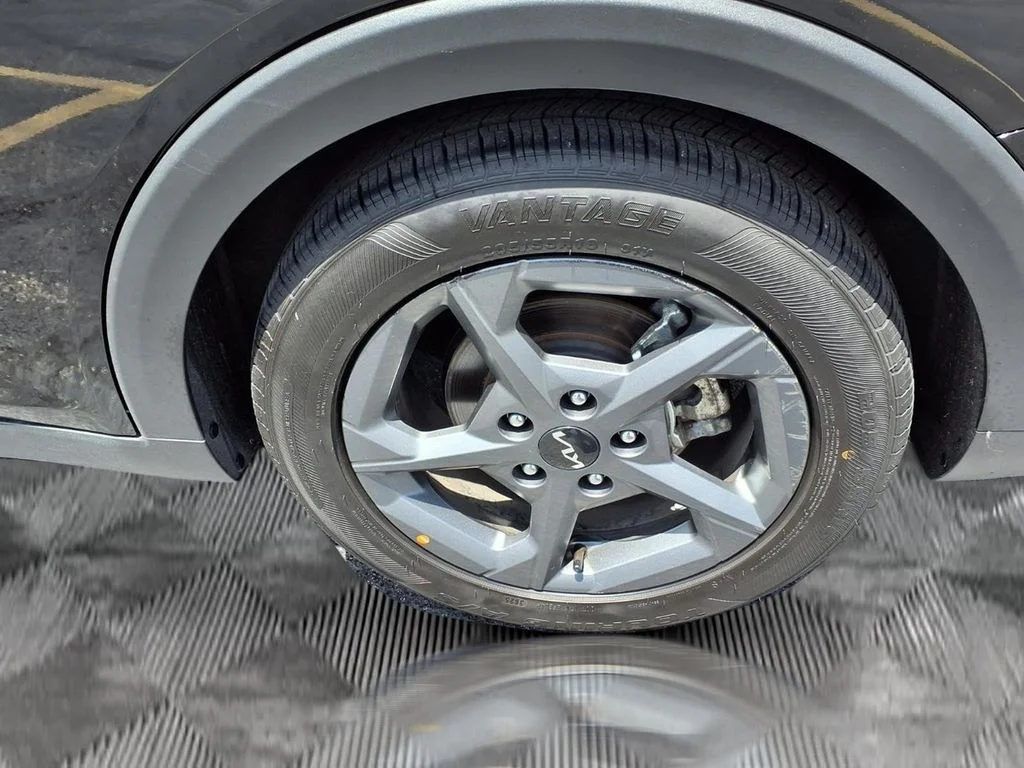 2025 Kia K4 LXS - Photo 22