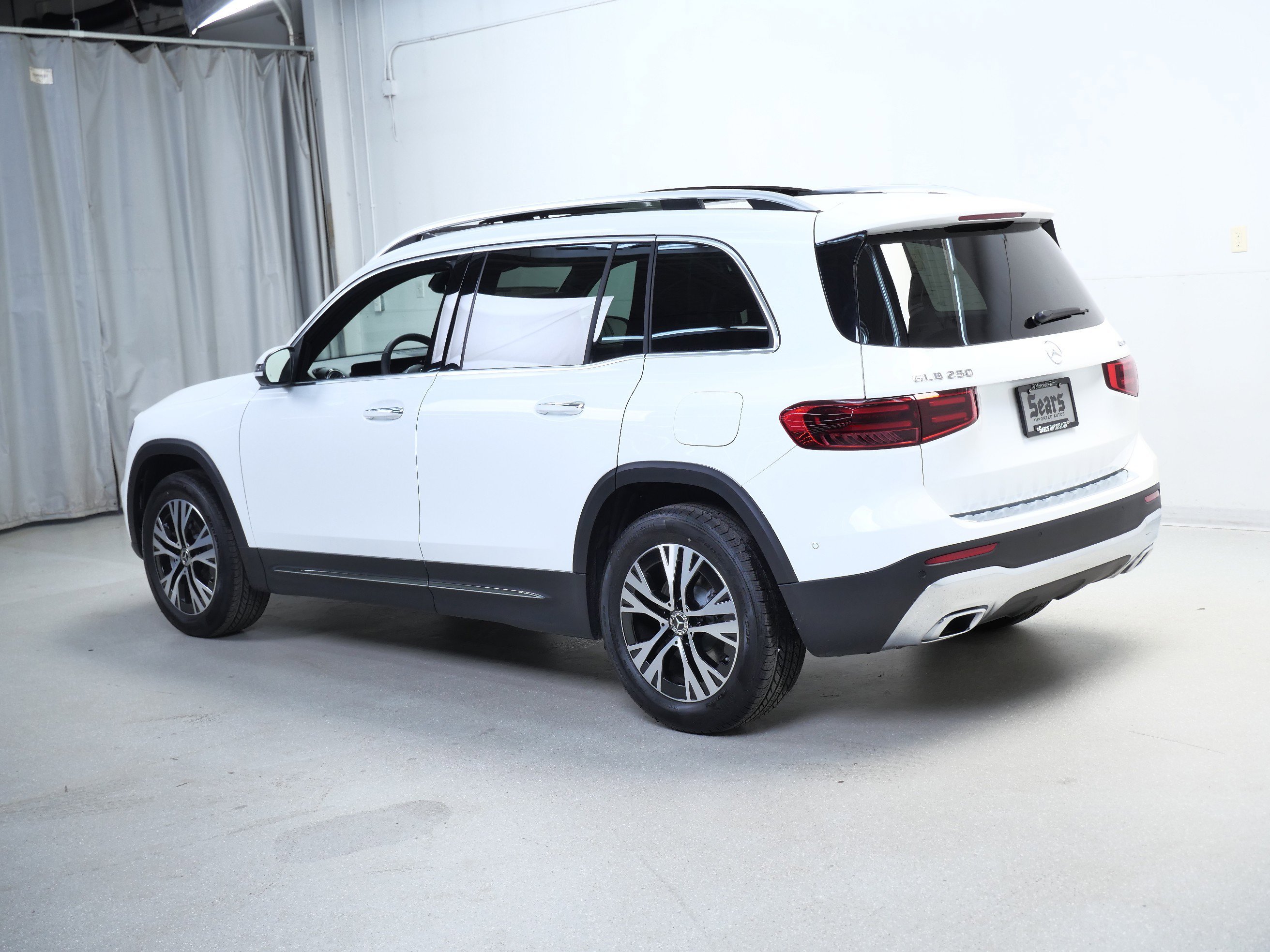 New 2026 Polar White Mercedes-Benz GLB 250 image 6