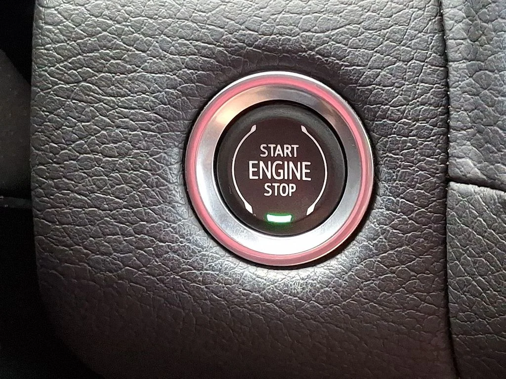 Used 2022 Gray GMC Denali image 24