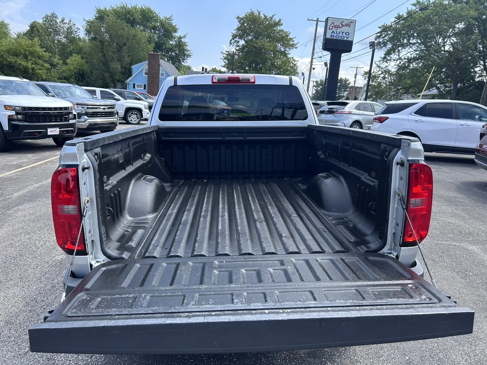 Used 2016 GRAY Chevrolet 2WD Base image 5