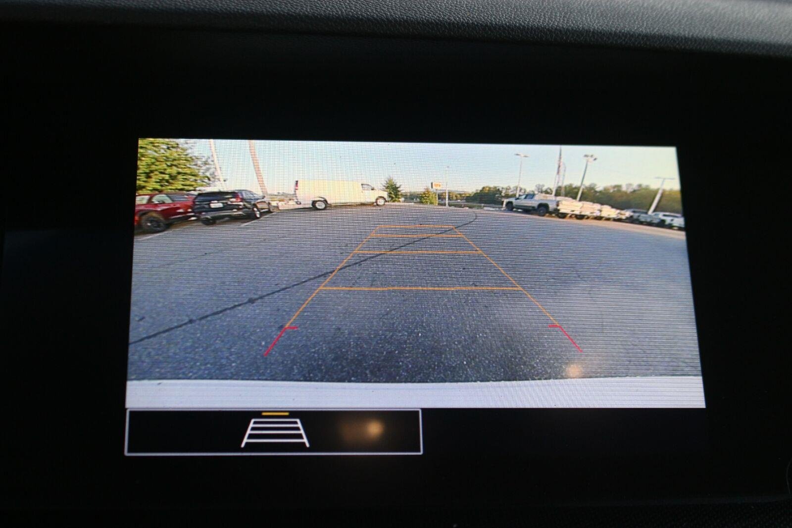 Used 2022 SUMMIT WHITE Buick Preferred image 24
