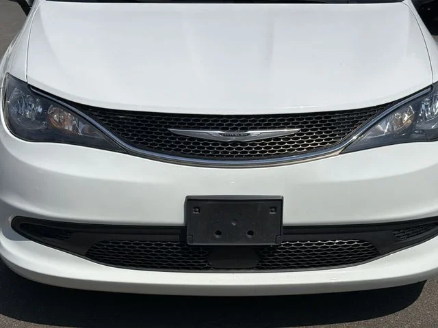 Used 2021 White Chrysler L image 15