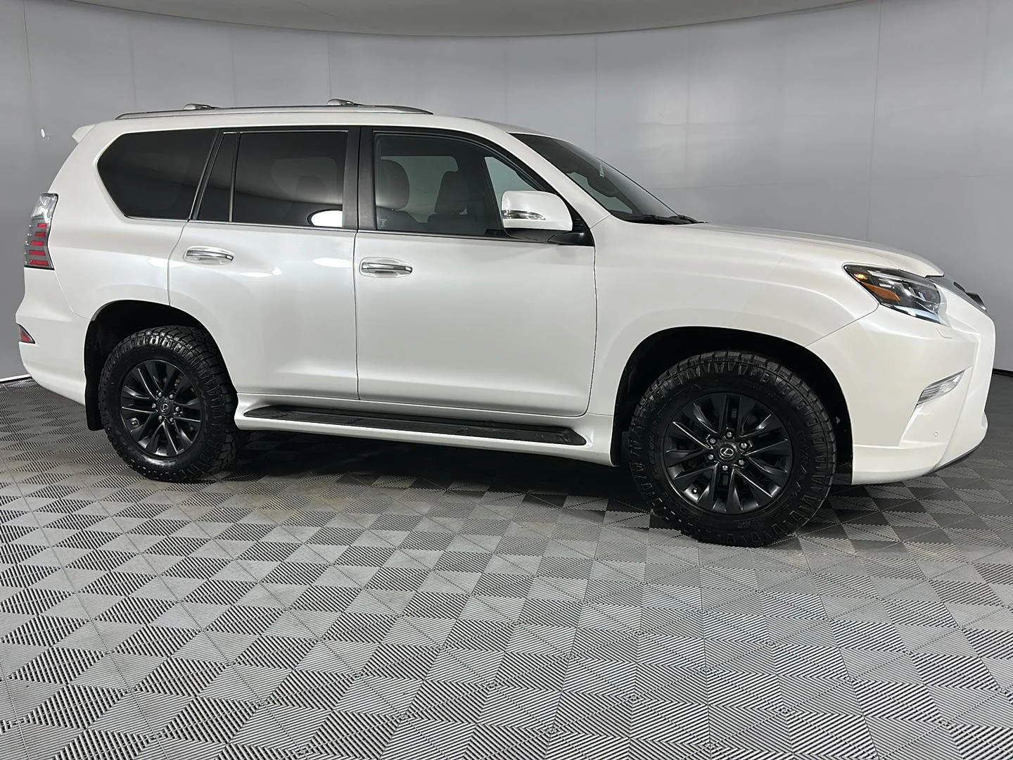 Used 2023 Eminent White Pearl Lexus  image 8
