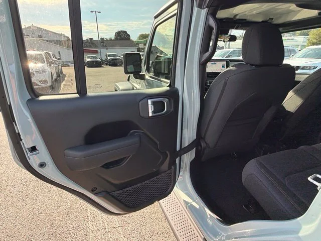 New 2027 White/off-white Jeep Sport S image 10