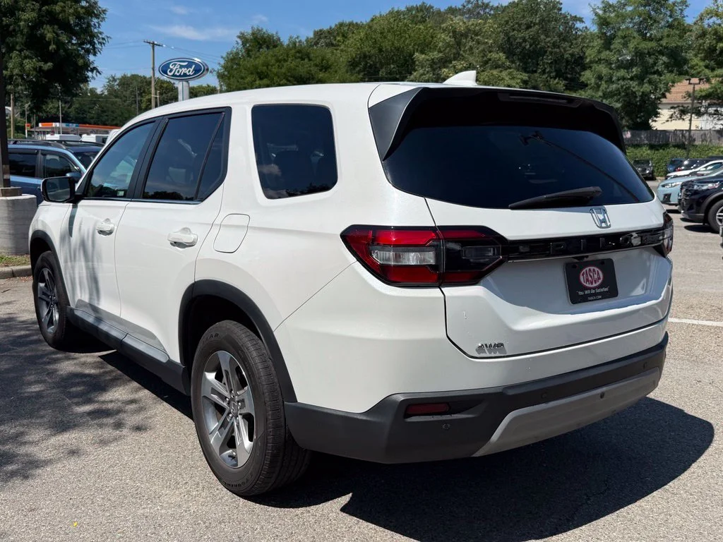 Used 2023 White Honda EX-L image 8