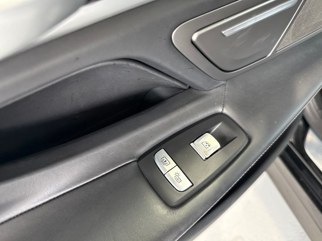 Used 2022 Black BMW 750i xDrive image 13