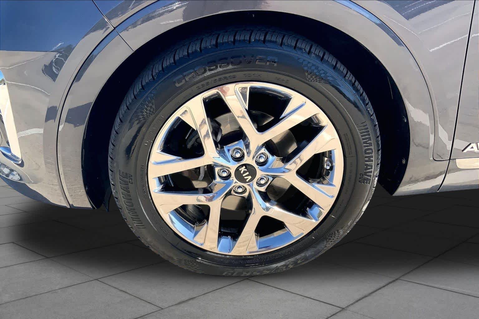 Used 2019 Platinum Graphite Kia SX Limited V6 image 11