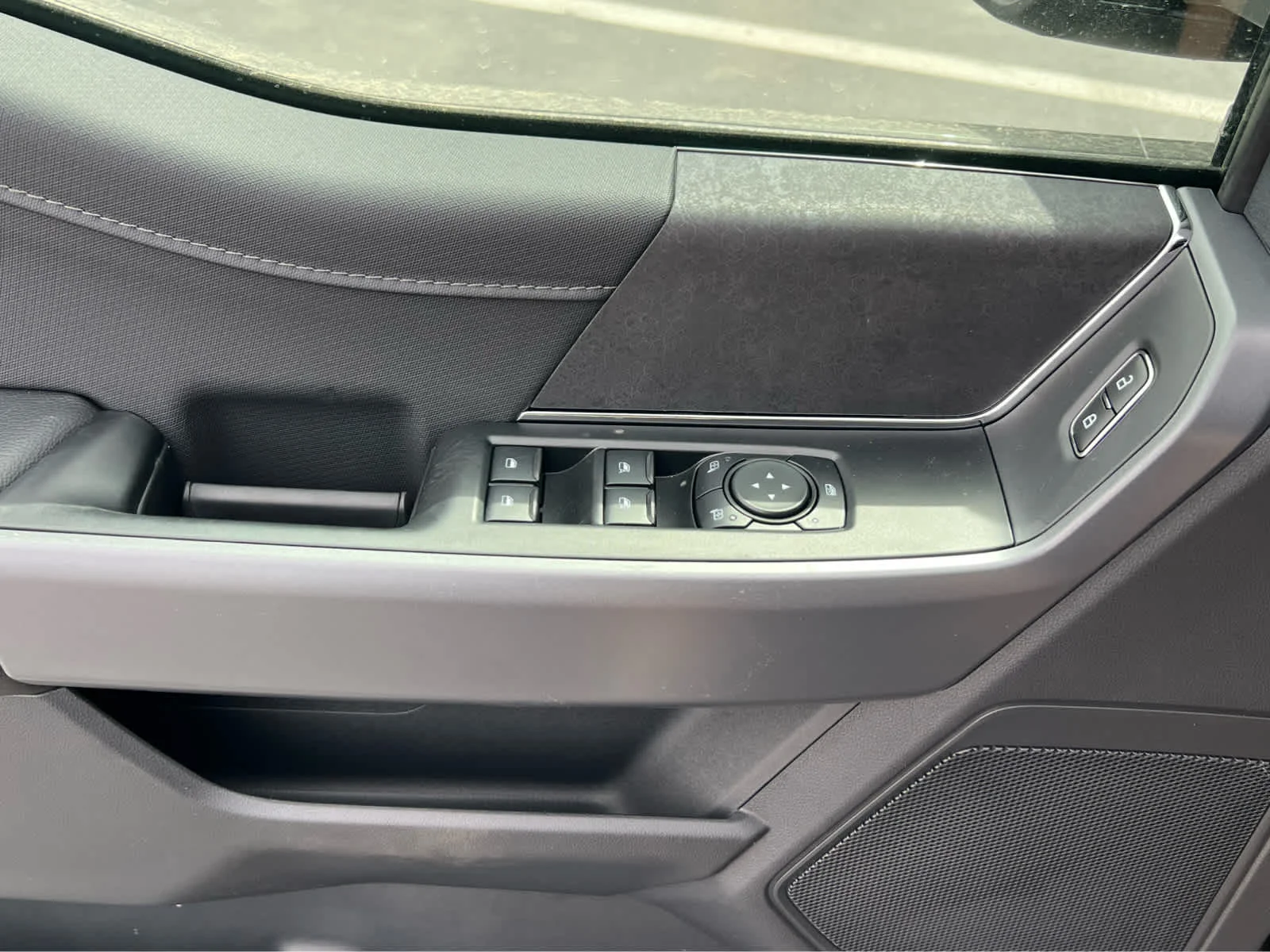 New 2026 Agate Black Metallic Ford XLT image 30