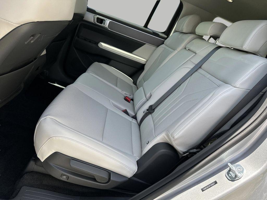 New 2026 Shimmering Silver Pearl Hyundai SEL FWD image 22
