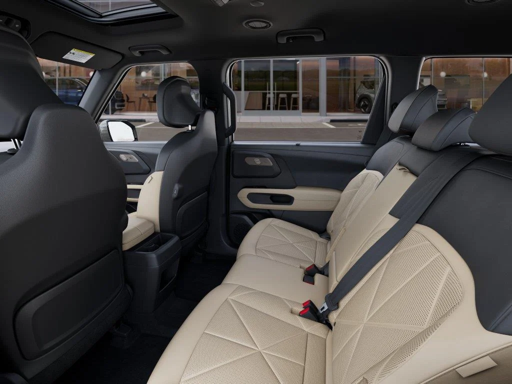 New 2027 Ivory Silver Kia EX image 18