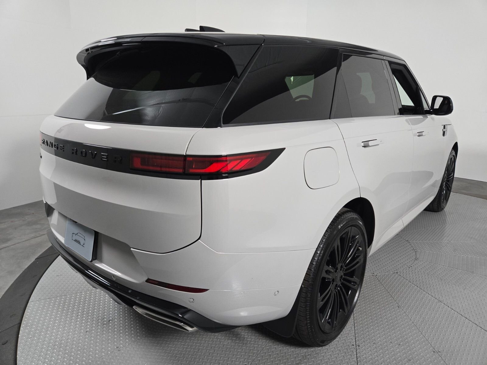 New 2026 Borasco Grey Land Rover Dynamic SE image 2