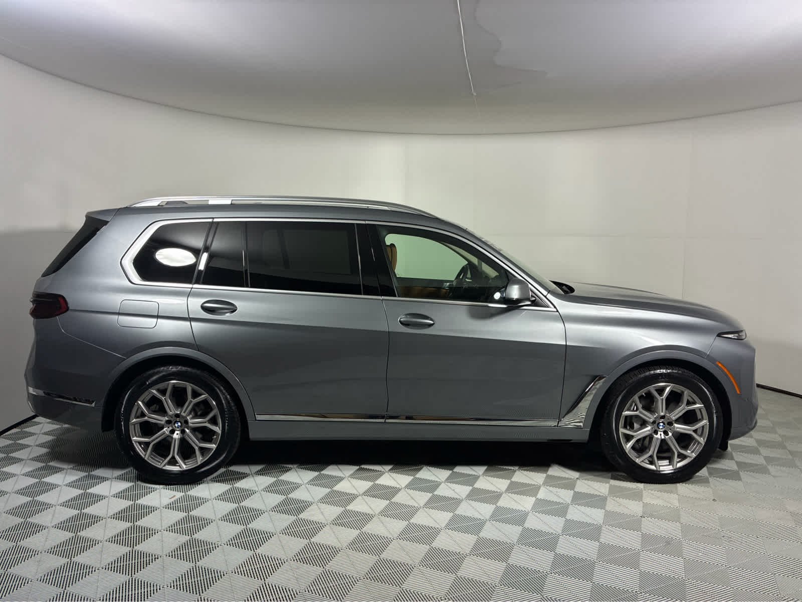 Used 2024 Skyscraper Grey Metallic BMW xDrive40i image 4