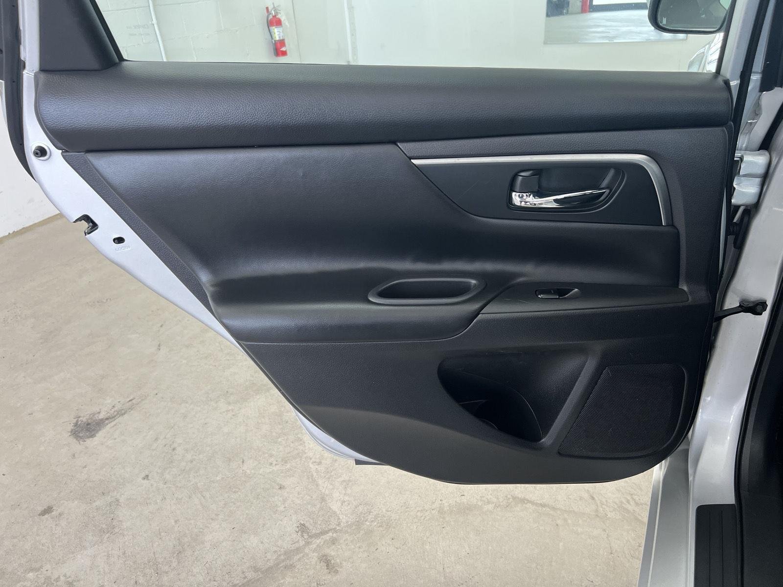 Used 2015 Brilliant Silver Nissan 2.5 S image 22
