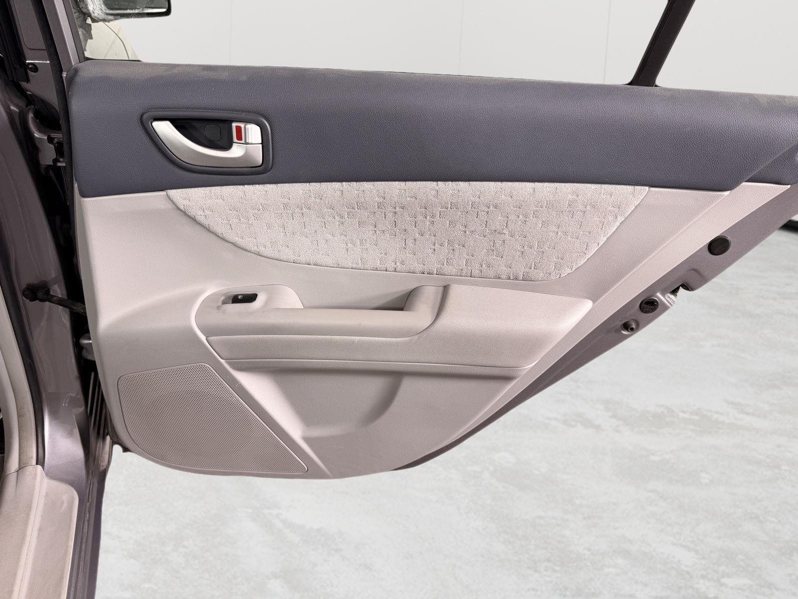 Used 2007 Golden Beige Hyundai SE image 19