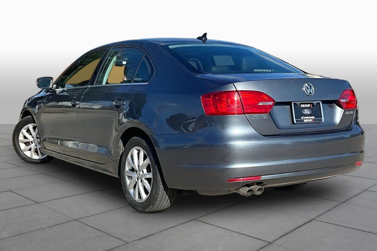 Used 2013 Platinum Gray Metallic Volkswagen SE image 12