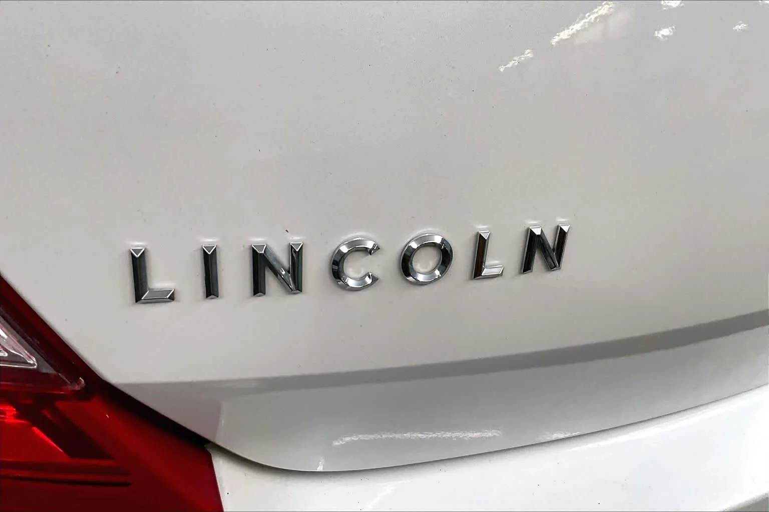 Used 2014 White Platinum Metallic Tri-Coat Lincoln  image 30