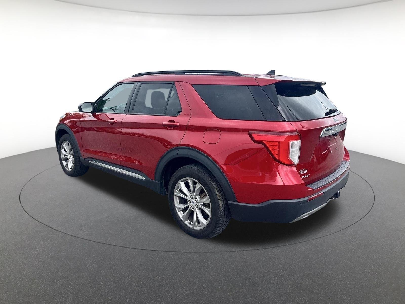 Used 2022 Rapid Red Metallic Tinted Clearcoat Ford XLT image 3