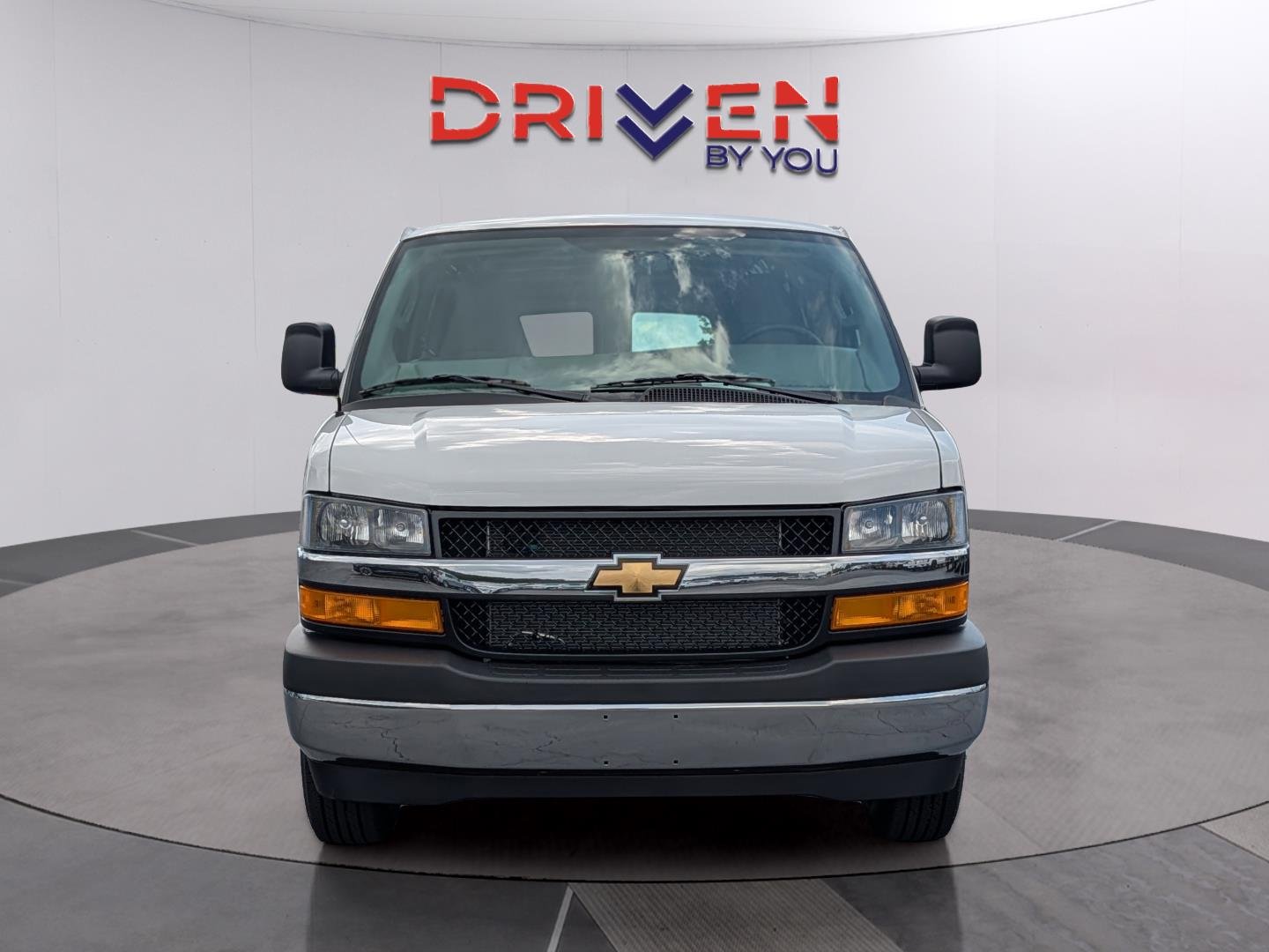 New 2026 Summit White Chevrolet WT image 5