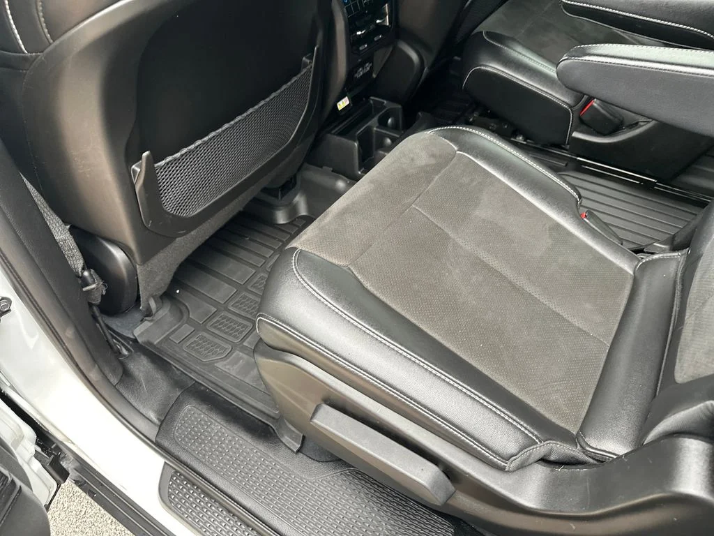 Used 2023 White Jeep Altitude image 32