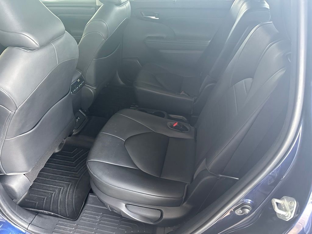 Used 2020  Toyota XLE image 29