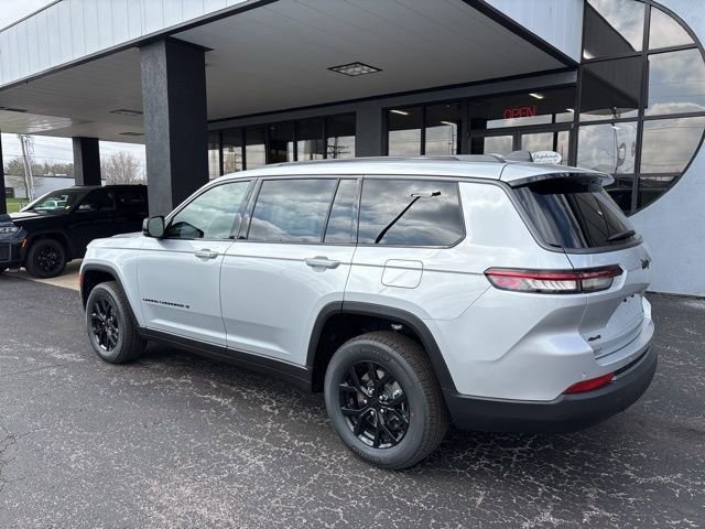 New 2026 Silver Zynith Exterior Paint Jeep Altitude image 6