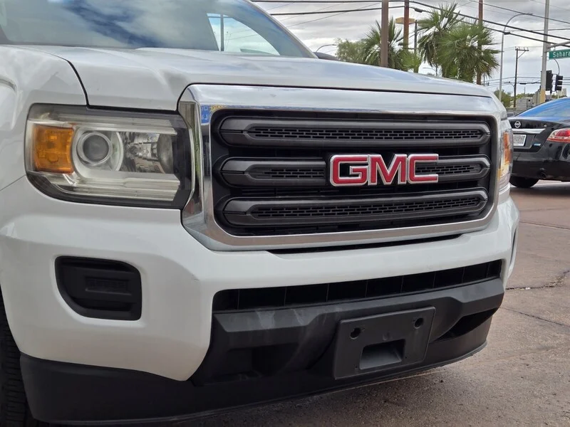 Used 2016 Summit White GMC 2WD image 5