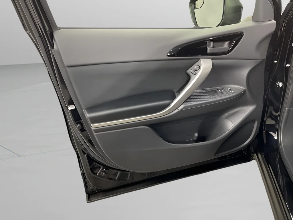 New 2026 Labrador Black Pearl Mitsubishi ES image 23