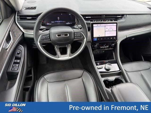 Used 2023 Silver Jeep Limited 4x4 image 9