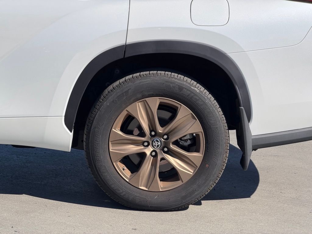 Used 2022 Pearl Toyota Bronze Edition image 3