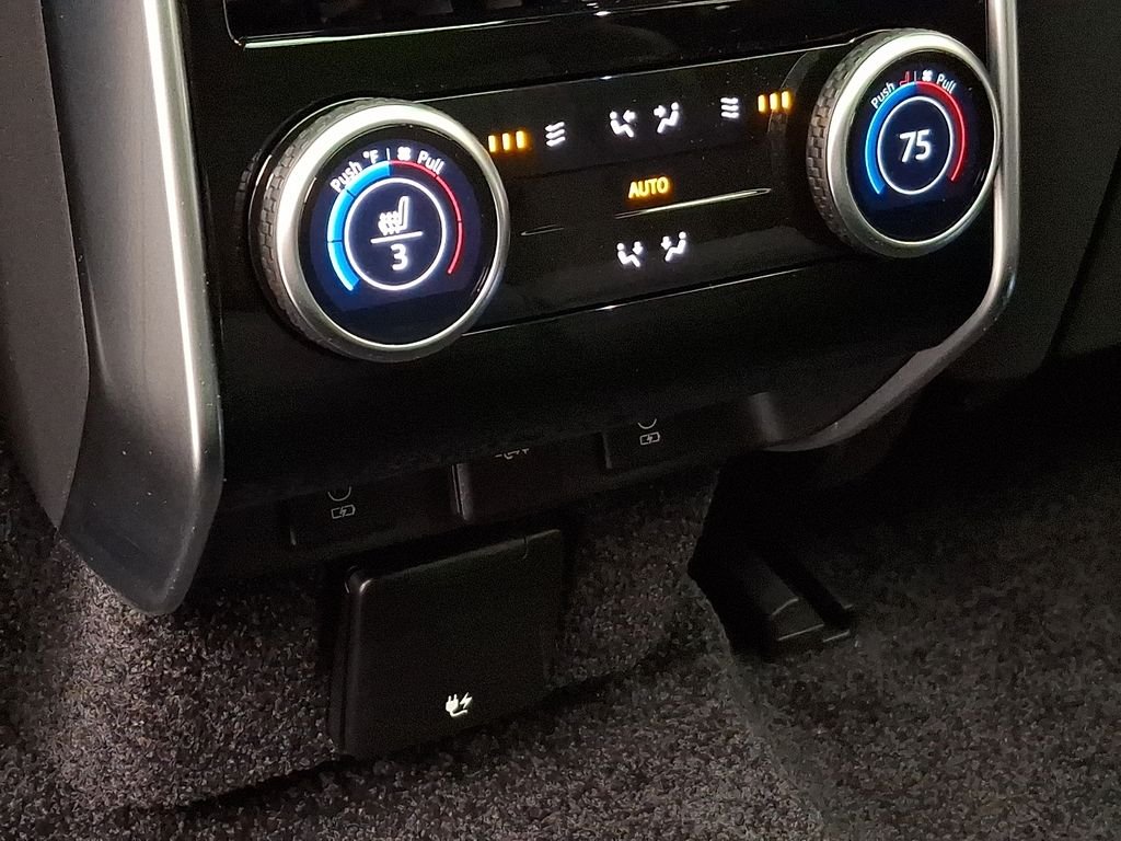 New 2026 Santorini Black Land Rover SE image 7