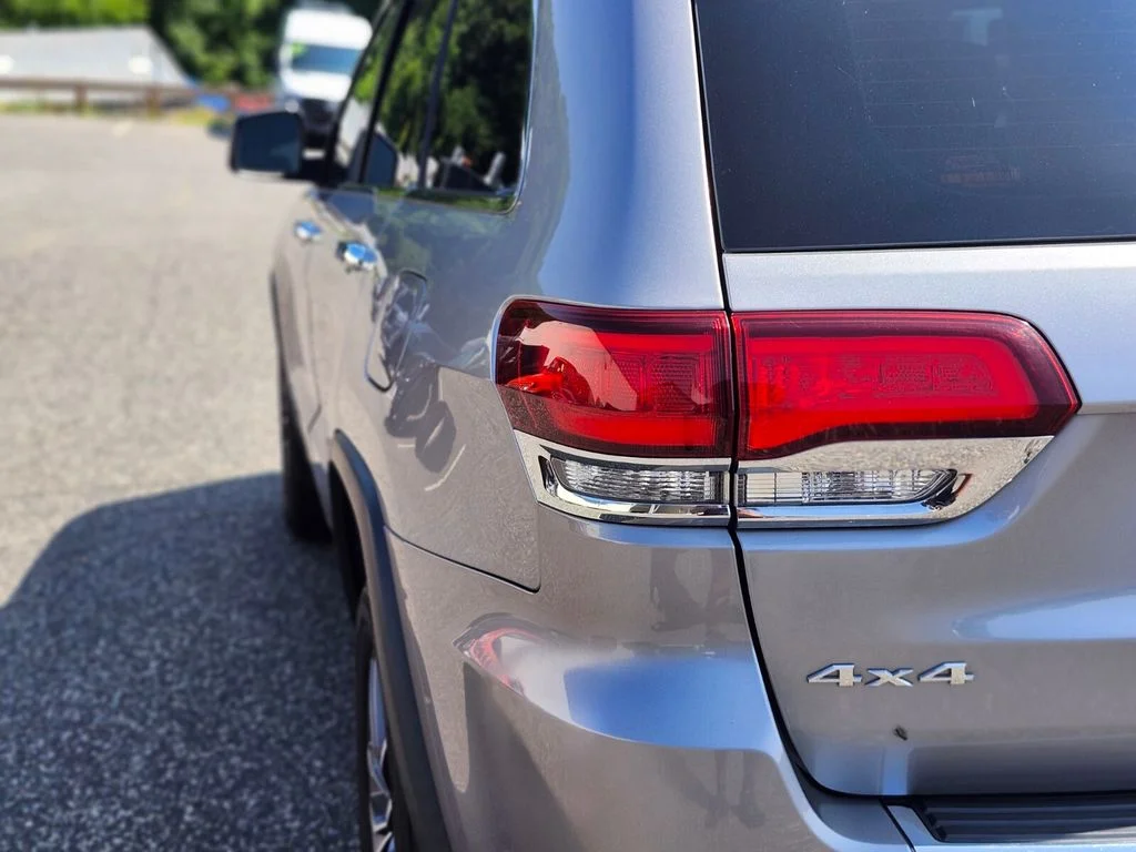 Used 2020 Silver Jeep Limited image 9