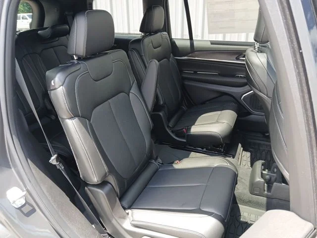 New 2026 Baltic Gray Metallic Clear-Coat Exterior Paint Jeep Limited Reserve image 26
