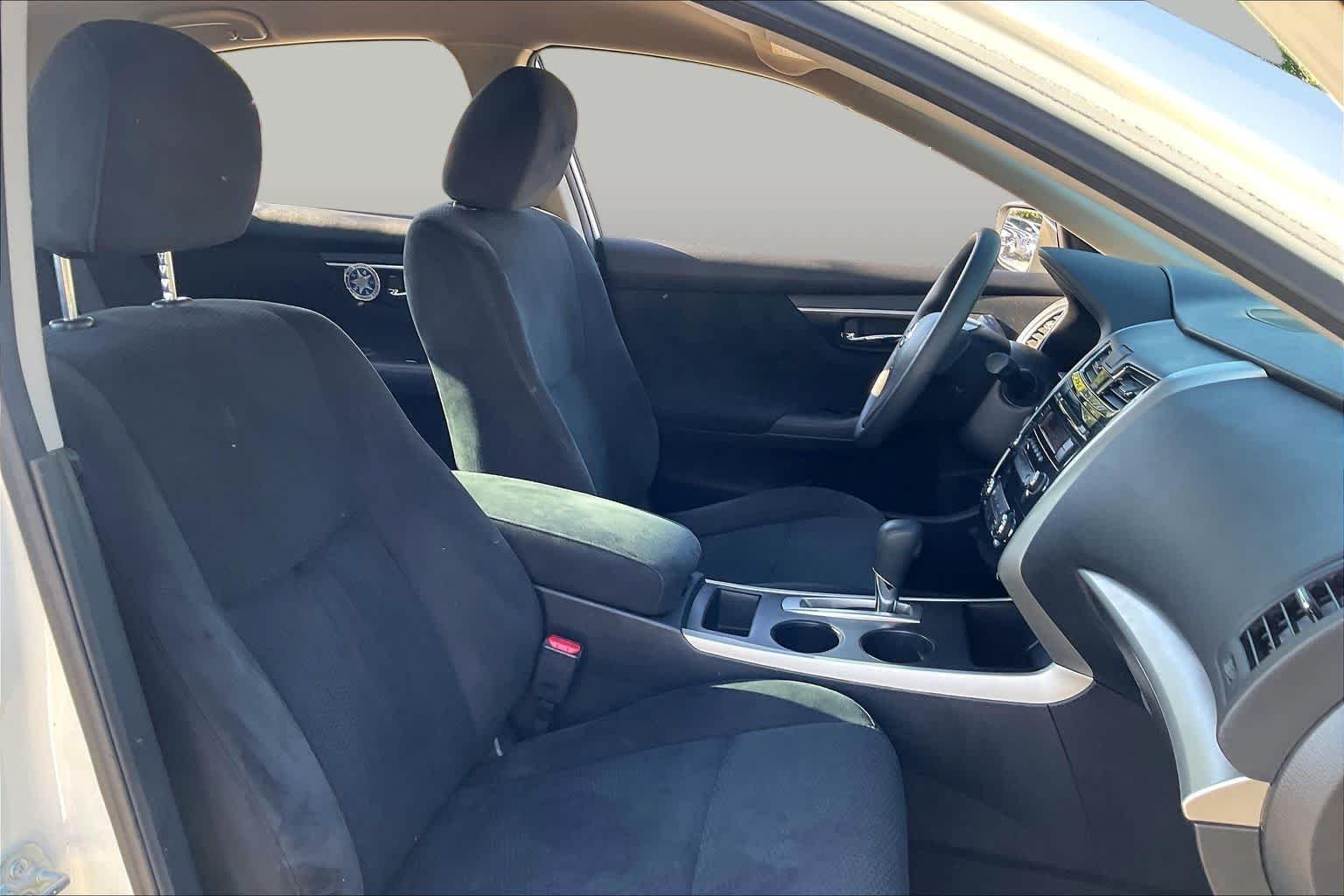 Used 2015 Pearl White Nissan 2.5 S image 8