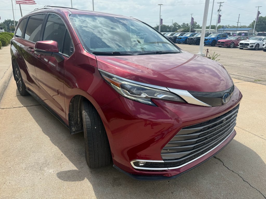 Used 2025 Ruby Flare Pearl Toyota Platinum image 3