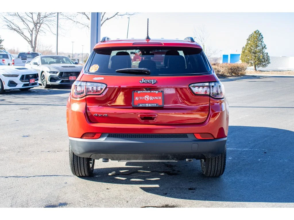 New 2026 Red Hot Pearlcoat Jeep Latitude Altitude image 6
