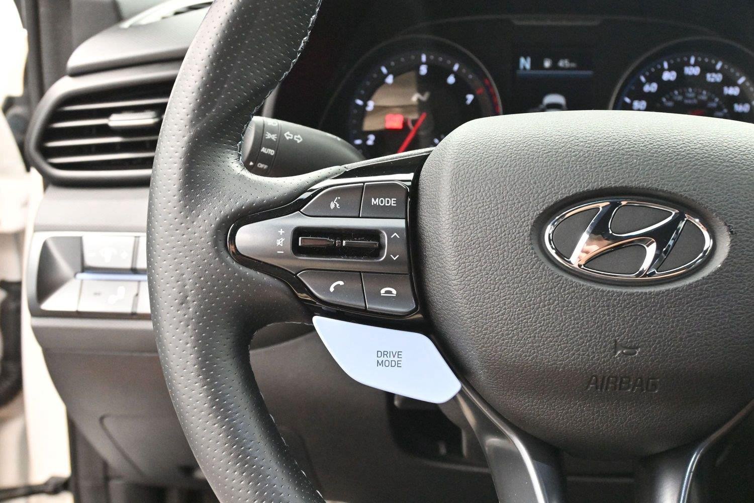 Used 2022 Lunar White Hyundai Base image 16