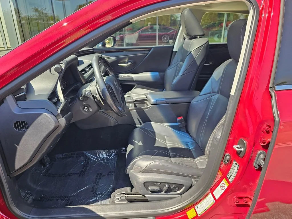 Used 2019 Maroon Lexus ES 300h image 20