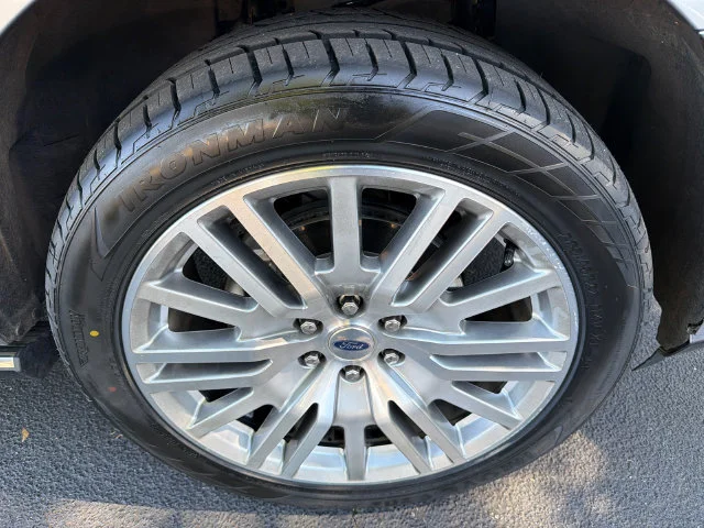 Used 2024 Silver Ford Limited image 12