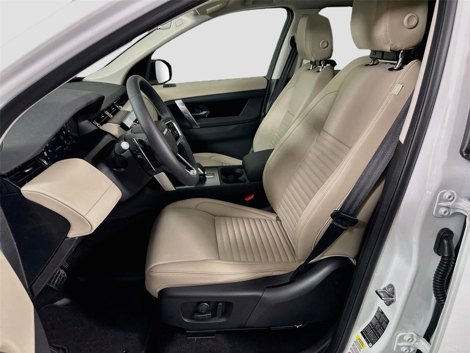 Certified Used 2025 Fuji White Land Rover S image 14