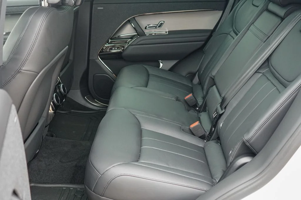 New 2026 White Land Rover Dynamic SE image 25
