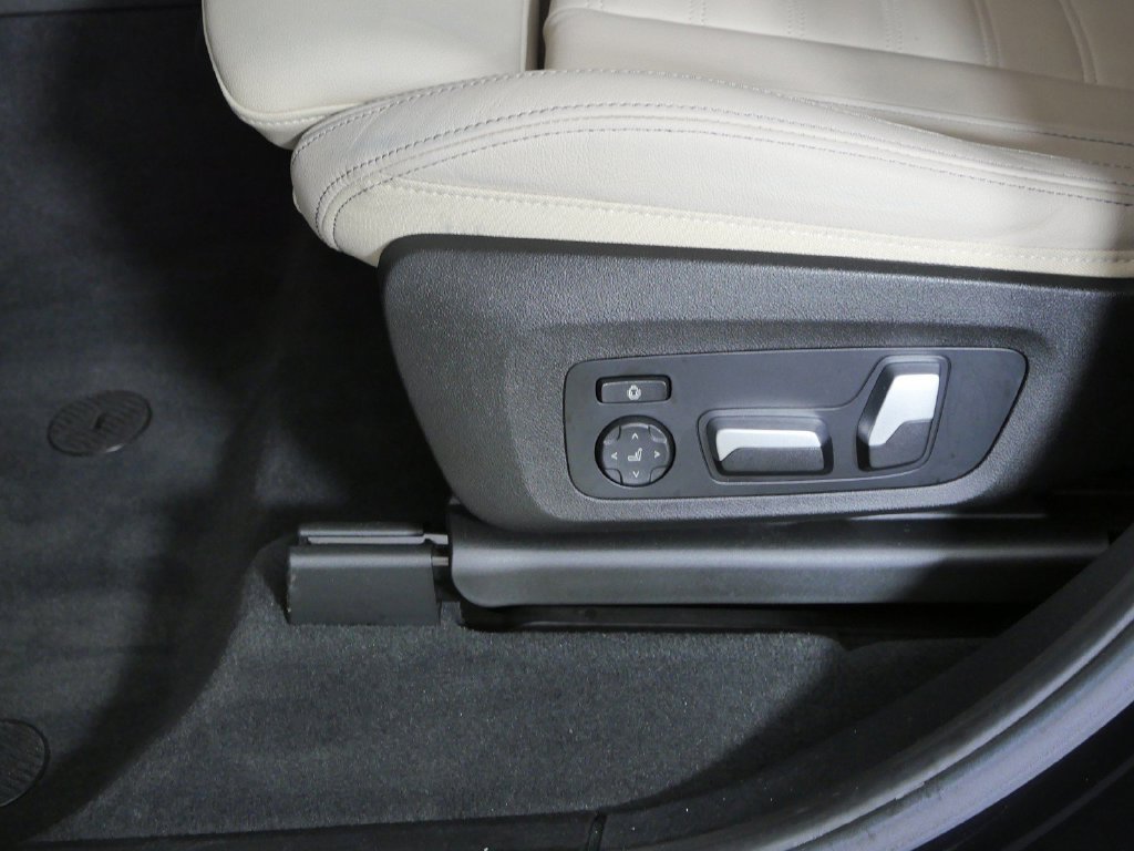 Certified Used 2024 Carbon Black Metallic BMW xDrive30i image 38