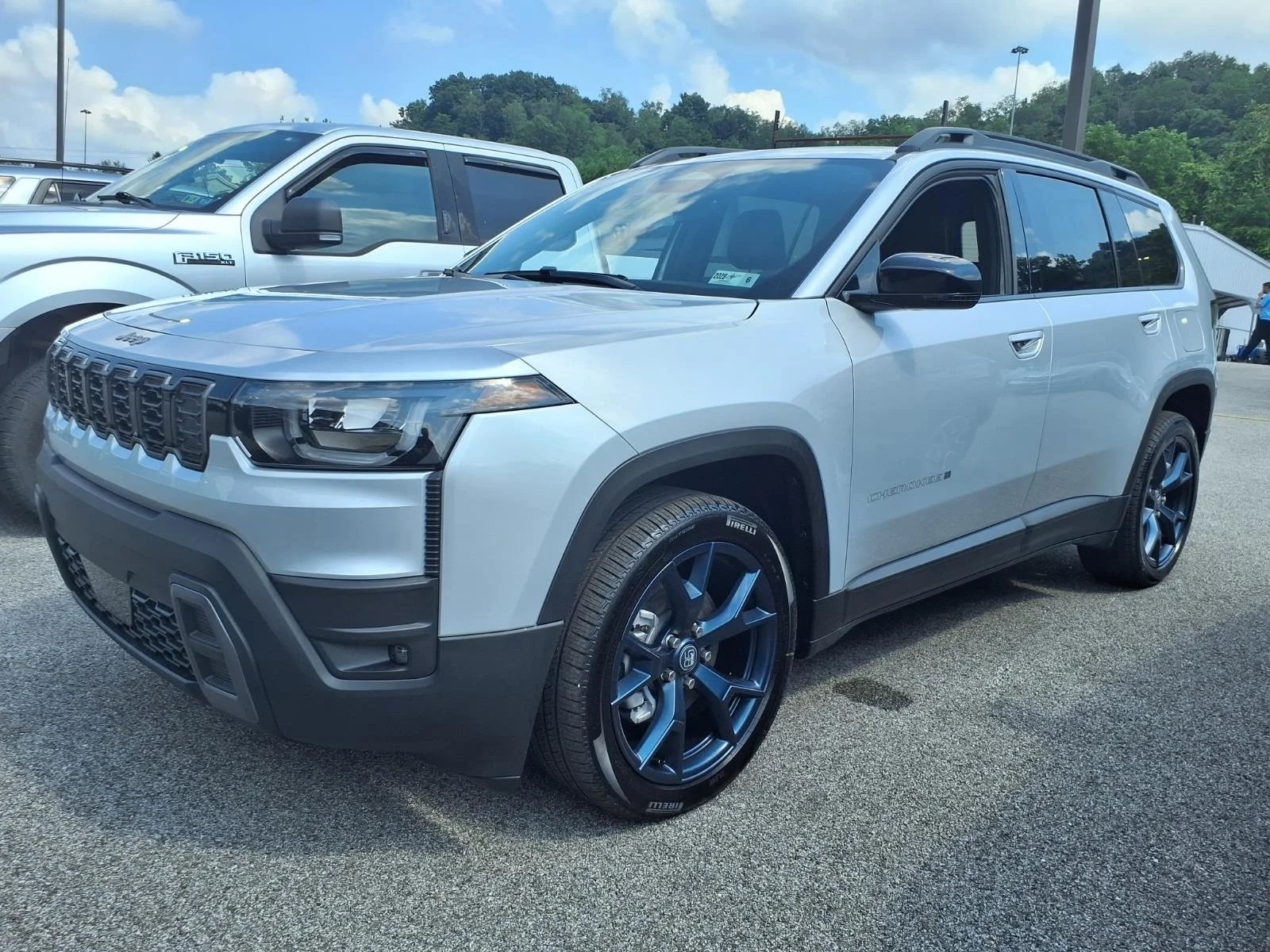 New 2026 Silver Zynith Clear-Coat Exterior Paint Jeep Laredo image 2