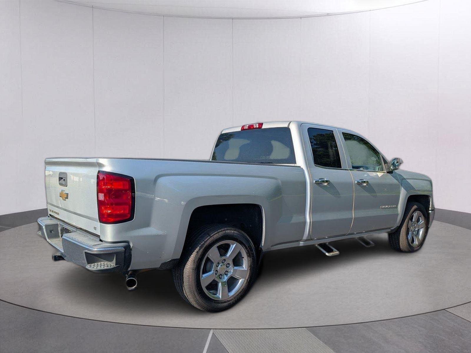 Used 2014 SILVER ICE METALLIC Chevrolet LT image 5