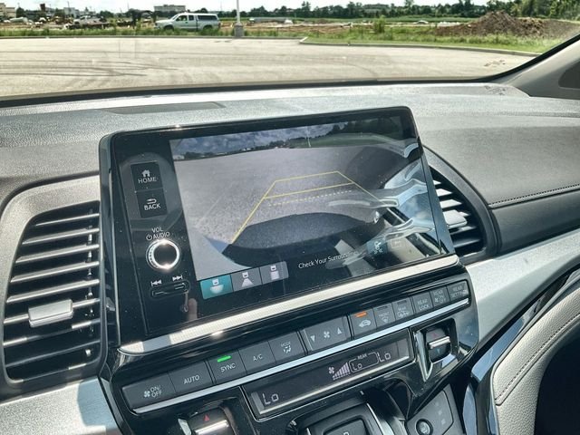 New 2026 Platinum White Pearl Honda Touring image 25