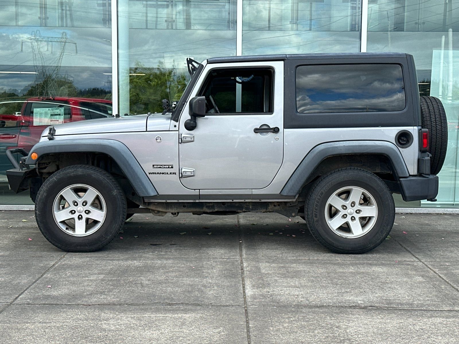 Used 2016 Billet Silver Metallic Clearcoat Jeep Sport image 5