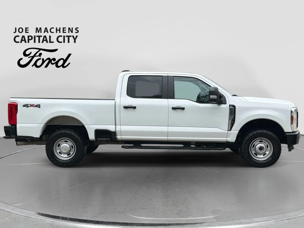 Used 2025 White Ford XL image 3